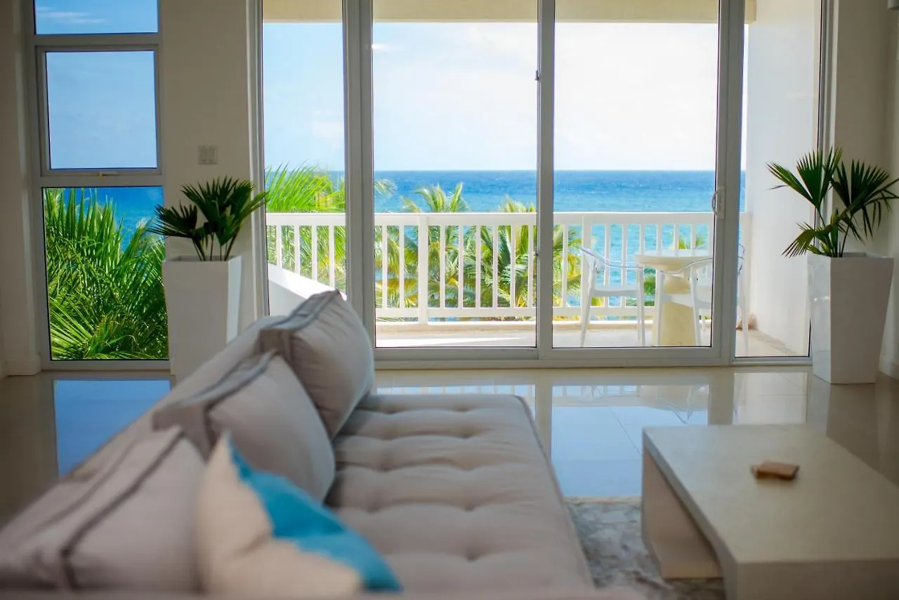 Whispering Seas Oceanfront Suite أوشو ريوس