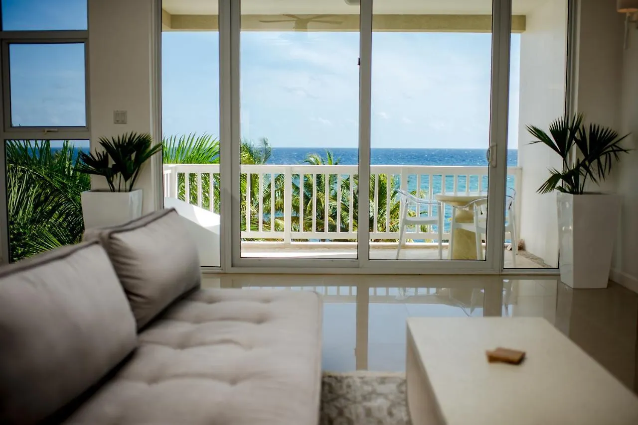 Whispering Seas Oceanfront Suite Ocho Rios Apartment